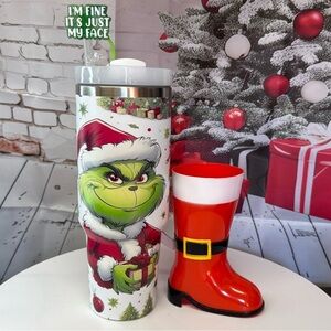 Grinch In Santa Hat Tumbler.NWOT